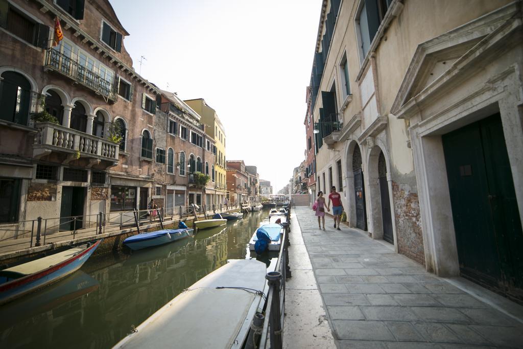Hostel Biennale Hostal *