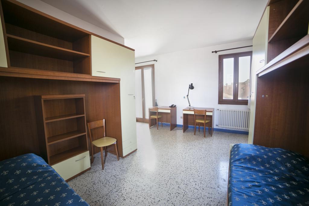 Hostal Hostel Biennale *