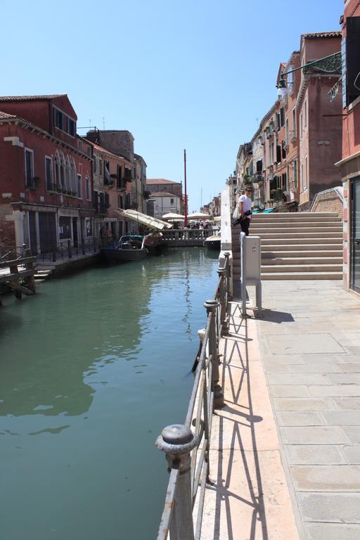 Hostal Hostel Biennale