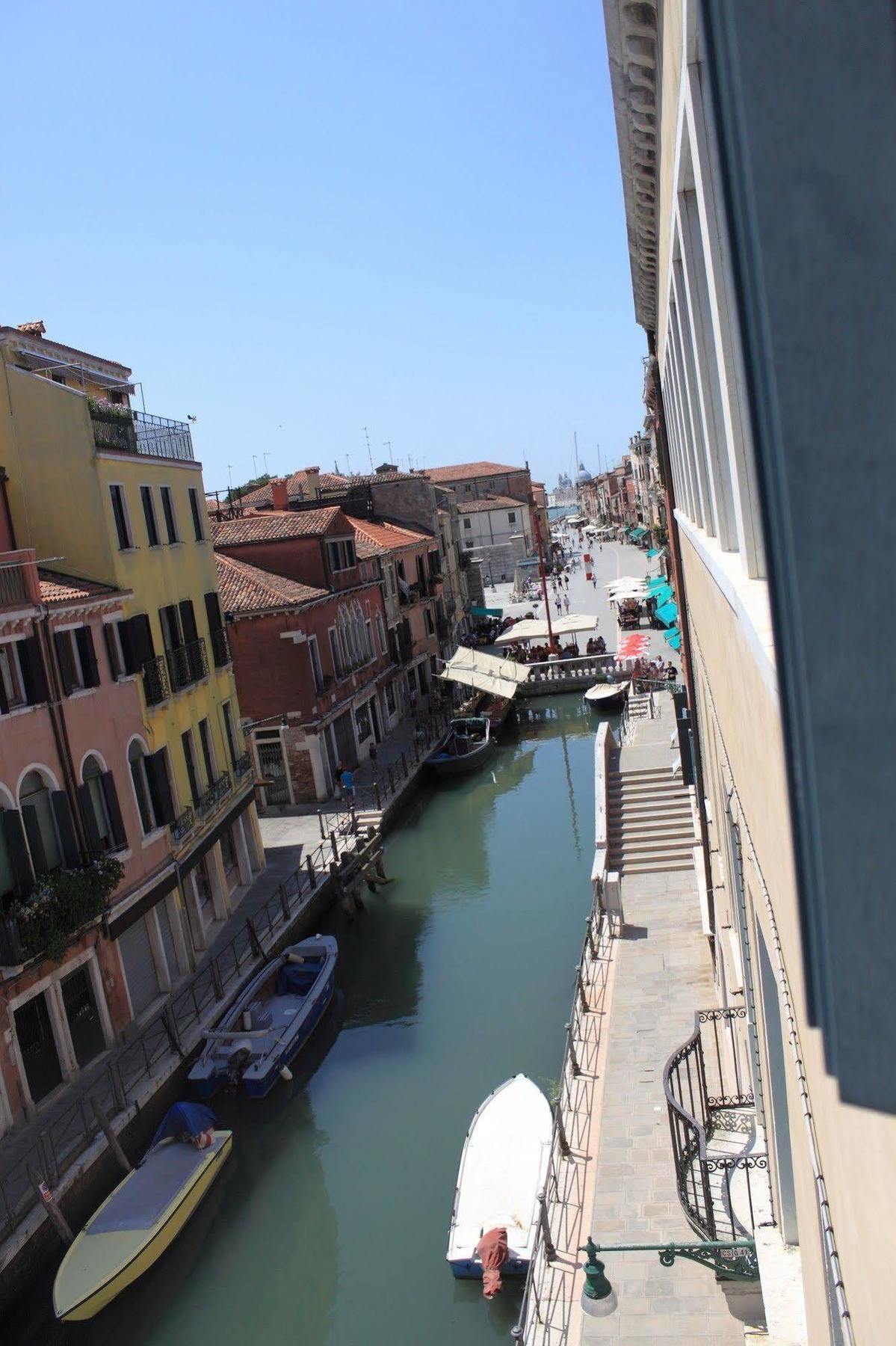 Hostel Biennale Hostal