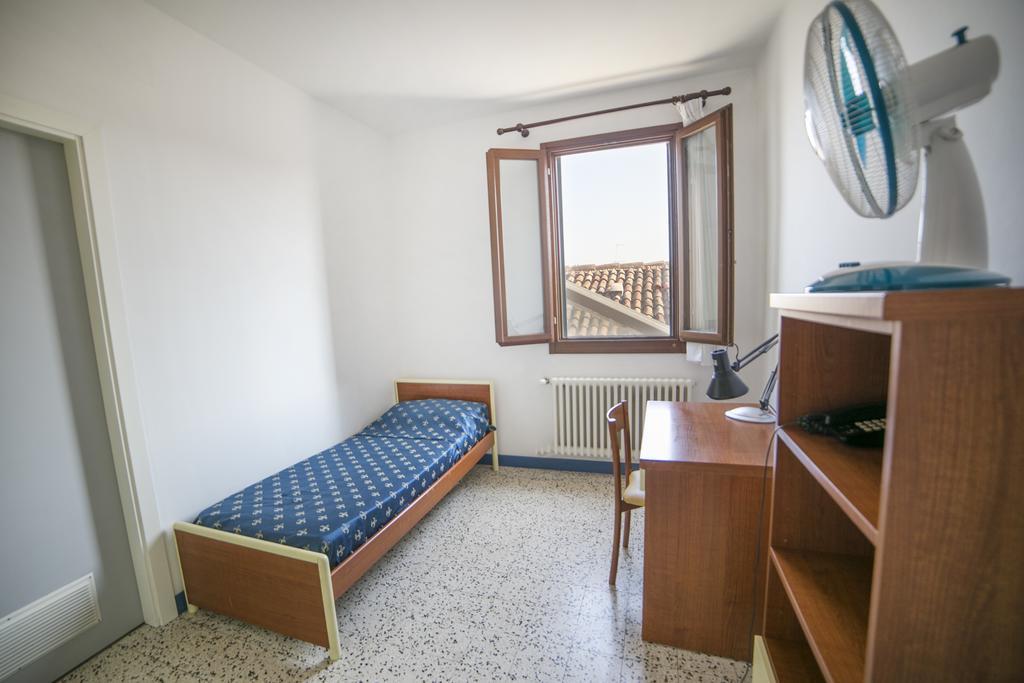 Hostel Hostel Biennale *
