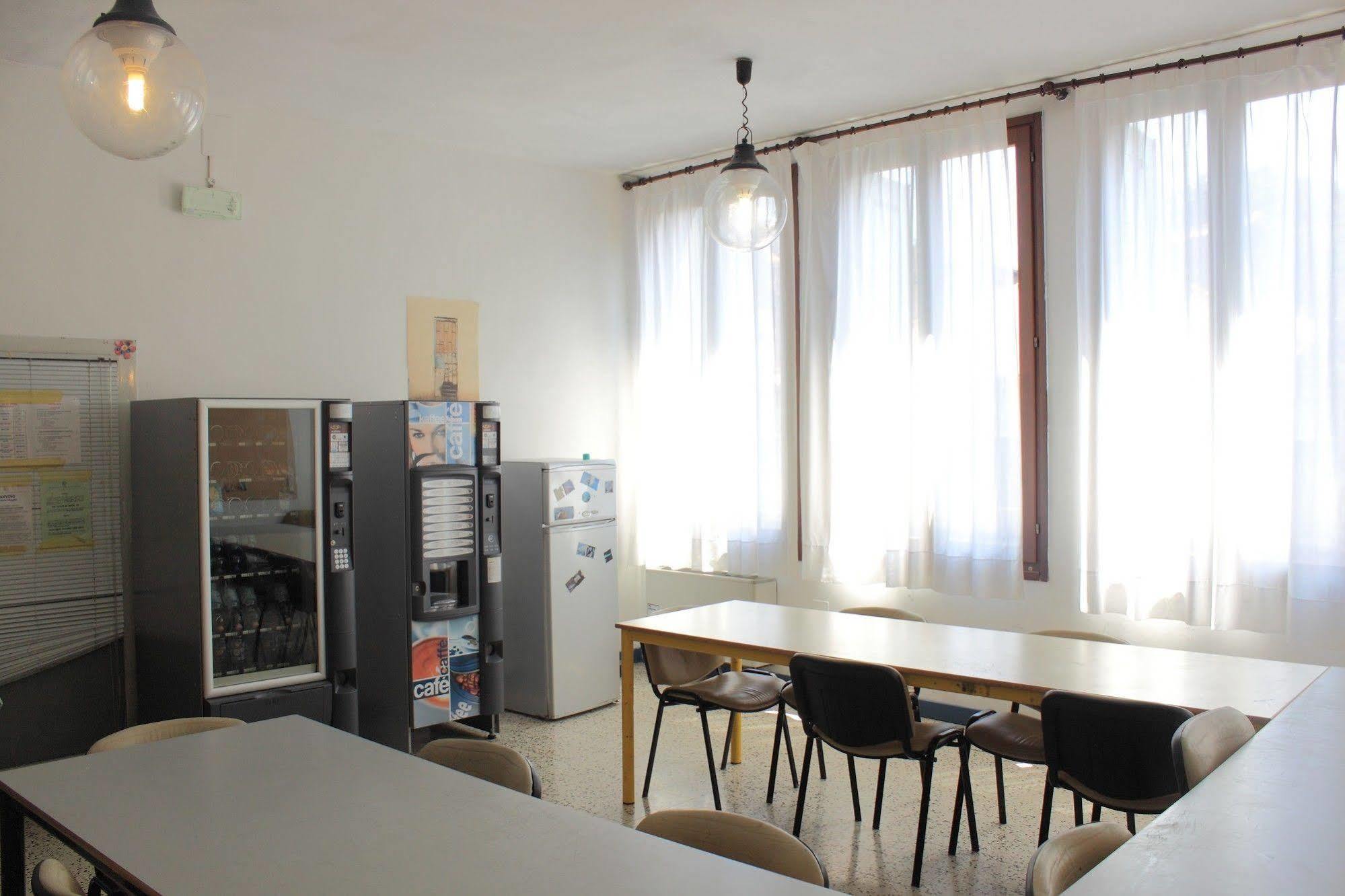 Hostel Hostel Biennale